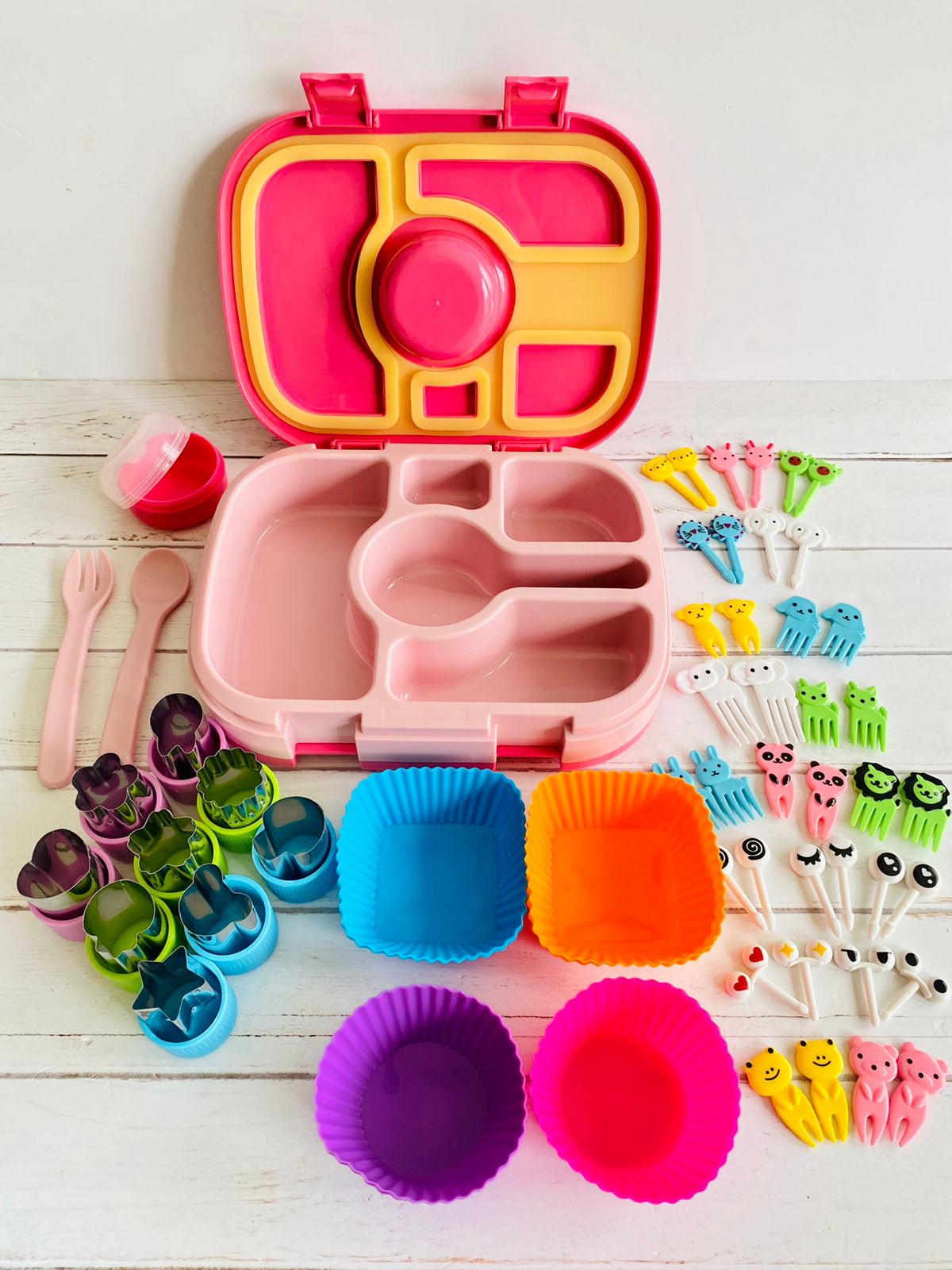Kit baby lonchera + set de utensilios divertidos.