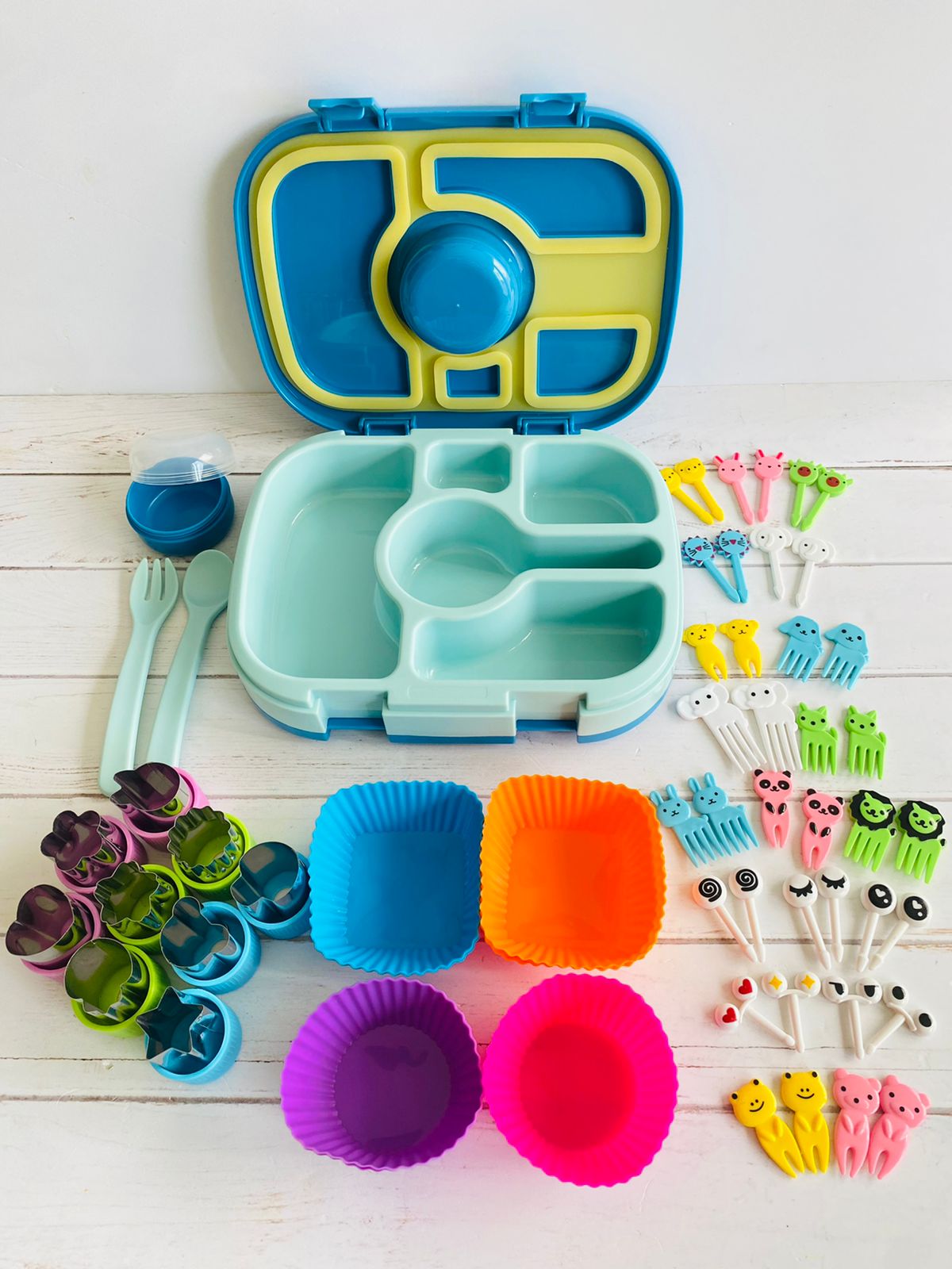 Kit baby lonchera + set de utensilios divertidos.