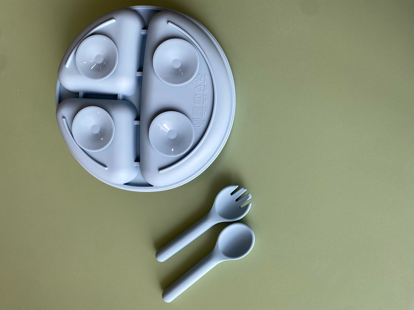 SET DE PLATO CON CUBIERTOS Y VENTOSA