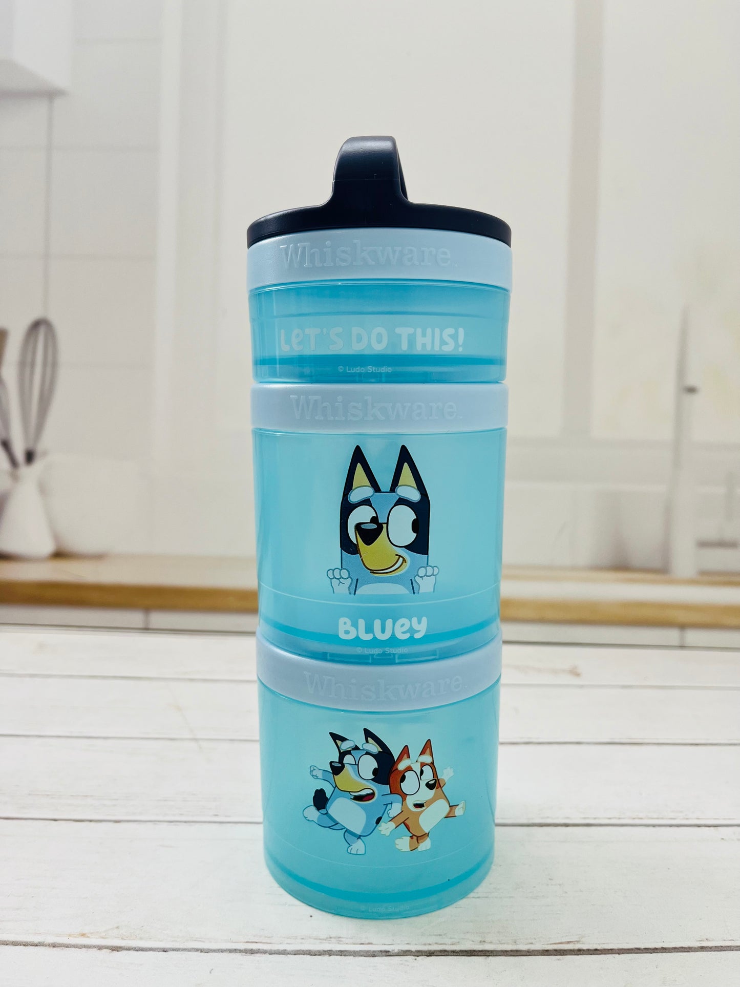 Contenedor de Snacks Apilable Whiskware con diseños de Bluey y Bingo