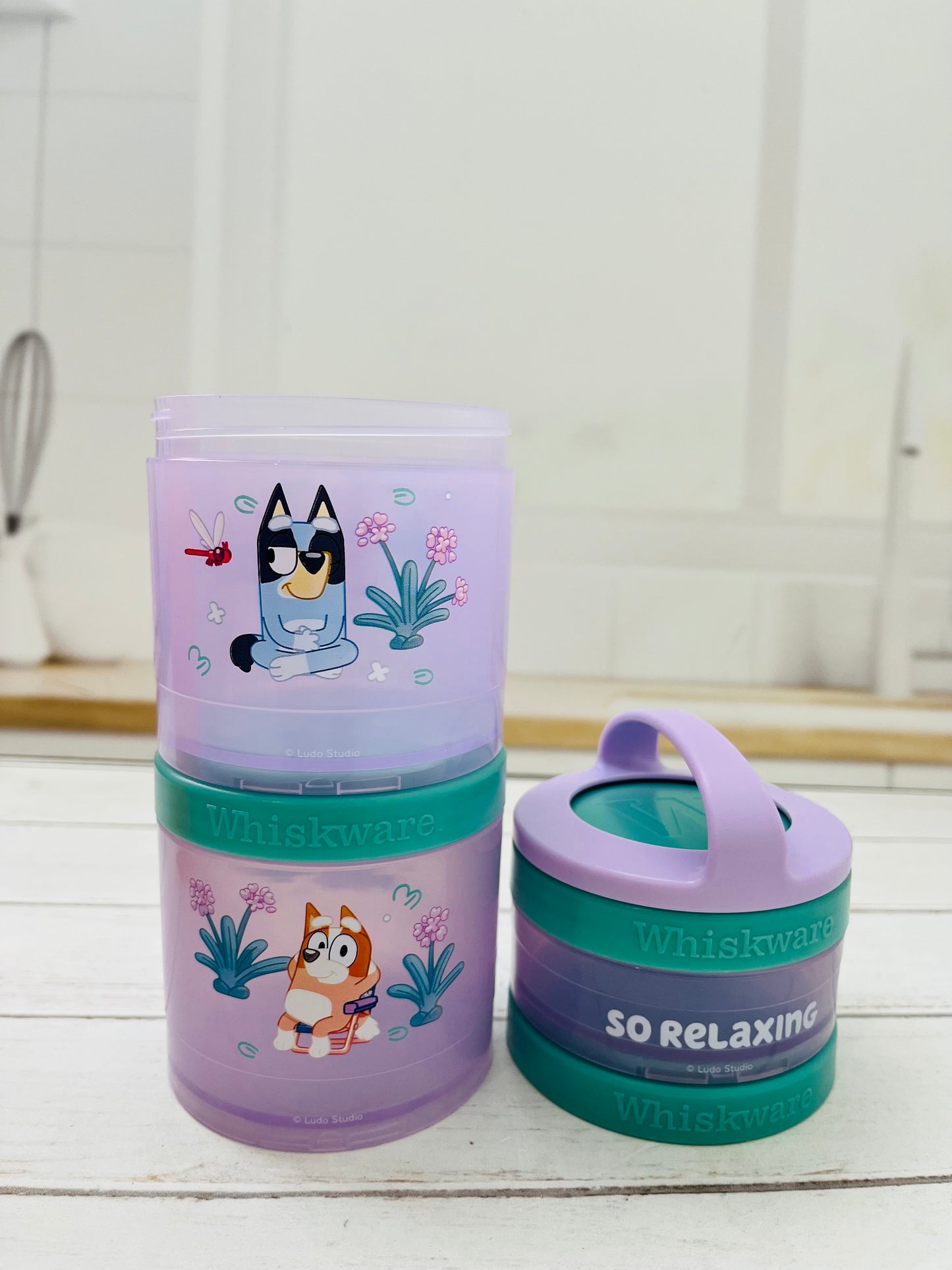 Contenedor de Snacks Apilable Whiskware con diseños de Bluey y Bingo