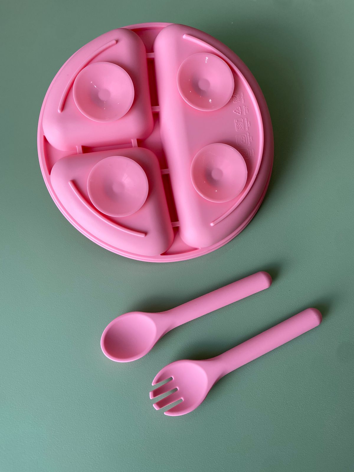 SET DE PLATO CON CUBIERTOS Y VENTOSA